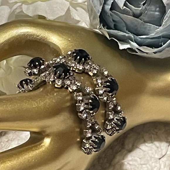 💎 Black and Clear Rhinestone Earrings - Picture 2 of 5